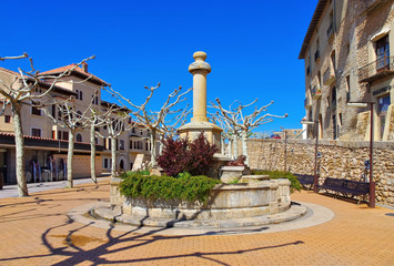 Placa de Colon in der alten mittelalterlichen Stadt Morella, Castellon in Spanien - the old medieval town of Morella, Placa de Colon, in Spain