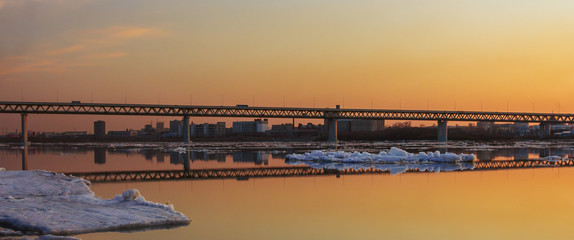 Floating of ice on the Oka River and the bridge in the evening