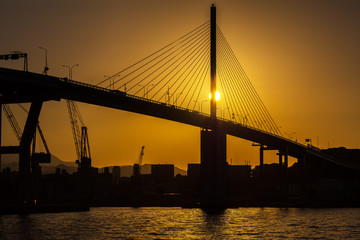 荒津大橋と夕日