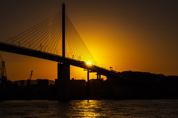 荒津大橋と夕日