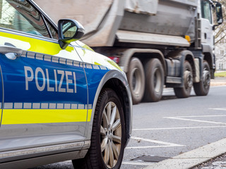 Fahrzeugkontrolle der Polizei in der Stadt