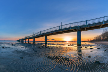 Seebrücke Bad Wendorf mit Blick auf den Hafen Wismar