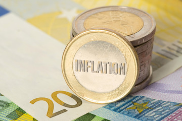 Euro Geldscheine und Münzen und die Inflation in Europa
