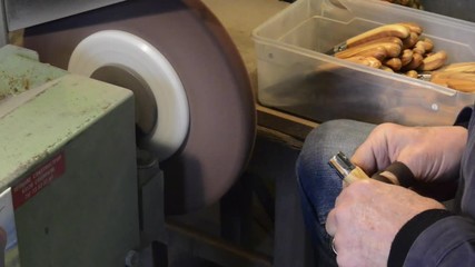 polissage d'un couteau