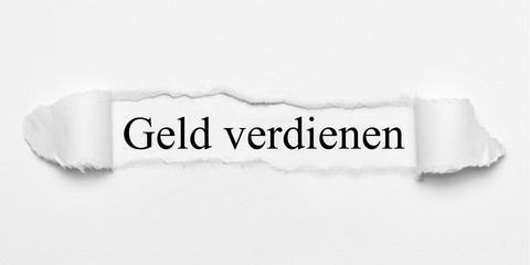 Geld verdienen auf weißen gerissenen Papier