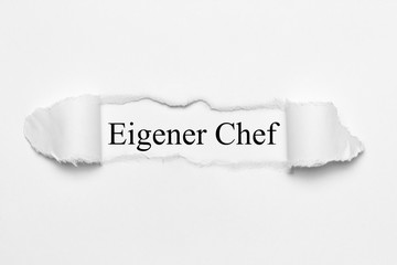 Eigener Chef auf weißen gerissenen Papier