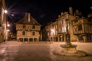 Obraz premium Old medieval stone houses on Mercadial plaza in Saint Cere
