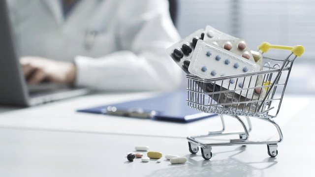 Shopping cart with pills on the doctor's desktop