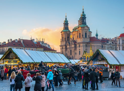 Church of St. Nicholas and Christmas Markets, Staromestske namesti (Old Town Square), Stare Mesto (Old Town), Prague, Czech Republic