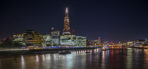 Fototapeta na wymiar River Thames and the London Skyline at night