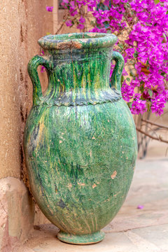 Jarre dans un jardin au Maroc