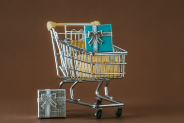 Shopping cart with Gifts