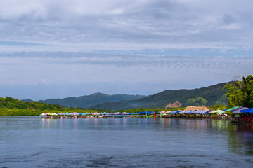 Fototapeta na wymiar Paisaje con muchos colores en la laguna Juluapan en Manzanillo Colima.