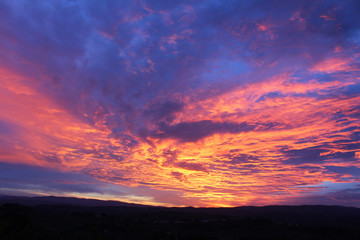 Fototapeta na wymiar Colors of dawn (sunrise) in the Chianti hills south of Florence in Tuscany