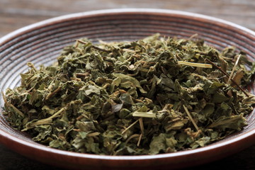 The dried leaves of the gimnema (herbal tea)