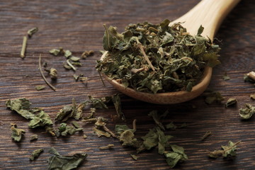 The dried leaves of the gimnema (herbal tea)