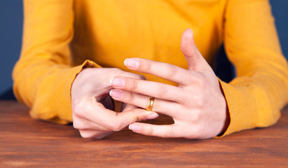 woman ring divorce