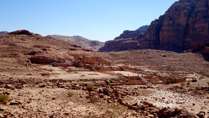 Petra in Jordanien, mit Felsgräbern und römischen Ruinen