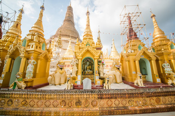 Fototapeta na wymiar Shwedagon Pagoda Buddhist Temple in Yangon, Myanmar