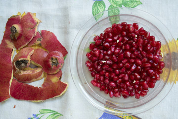 pomegranate seeds and its skins