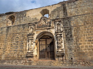 Fototapeta na wymiar Antigua Guatemala, ruins of the city after earthquakes and floods