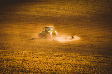 Fototapeta premium Autumn work in the field