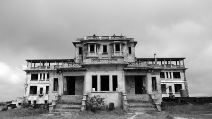 Ruinen der Kolonialzeit in Kampot, Kambodscha