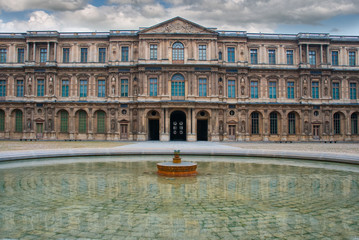 Obraz na płótnie Canvas Palais du Louvre in Paris, France