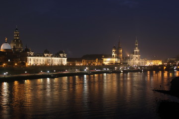 Fototapeta na wymiar Night panorama of the historical part of Dresden 