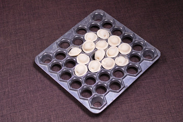 Device for making pelmeni manually