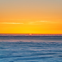 Fototapeta na wymiar Inversionswetterlage im Sonnenuntergang