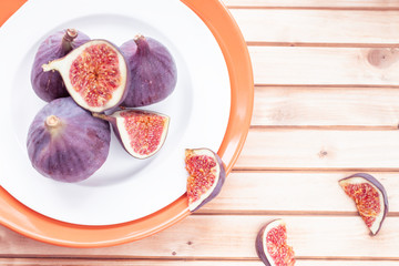 sliced figs in an orange bowl