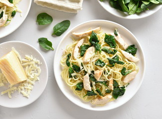 Spaghetti with spinach leaves, grilled chicken breast and cheese