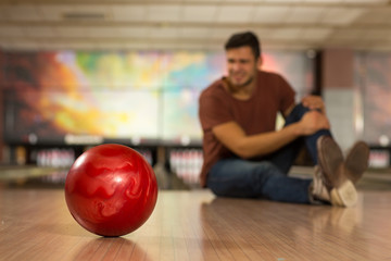 Dramatic man devastated after losing in bowling competition