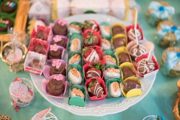 Fototapeta na wymiar Sweets and decoration on the table - Children's birthday garden theme