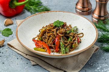 Buckwheat noodles with vegetables