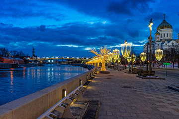 Obraz premium Moscow River Walk Night Sunset Park Church