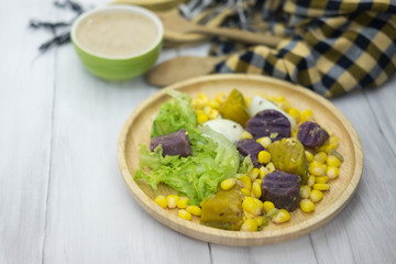 Fresh salad (lettuce, pumpkin, corn,yam and boiled egg)