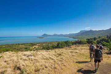 Photo sur Plexiglas Le Morne, Maurice Wandern auf Mauritius am Le Morne Brabant, dem bekannten Berg auf Mauritius