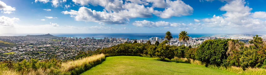 Fototapeta na wymiar Honolulu panoramic skyline from Diamond Head to Pearl Harbor