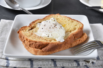 Poached egg on toast