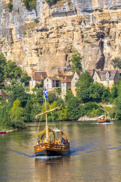 Promenade en gabares sur la Dordogne &agrave; la Roque Gageac 