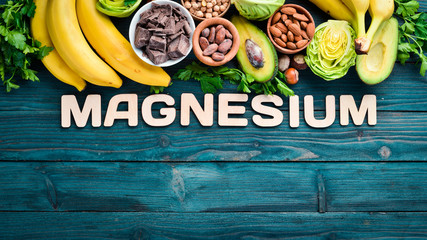 Foods containing natural magnesium. Mg: Chocolate, banana, cocoa, nuts, avocados, broccoli,...