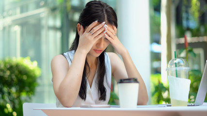 The young woman sitting and feel worried and terrible