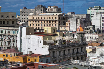 Fototapeta na wymiar Havana, Cuba - 22 January 2013: Views of town center of squares and streets