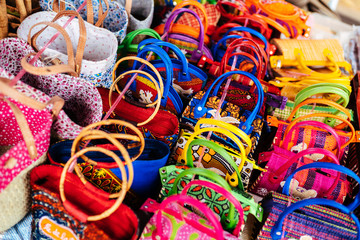 produits artisanaux (paniers créoles) sur le marché forain de saint-pierre, île de la réunion