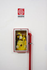 Dispositivo  antincendio lancia o idrante a muro