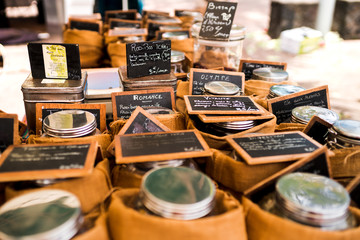 vente de thé sur le marché forain de saint-pierre, île de la réunion