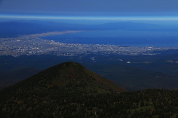 八甲田山　秋の陸奥湾遠景