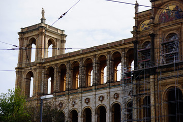 Obraz premium maximilianeum columns and clear sky in background